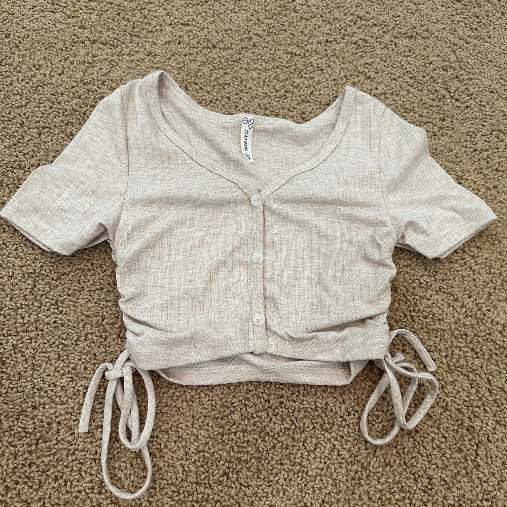 beige cinched cropped tee